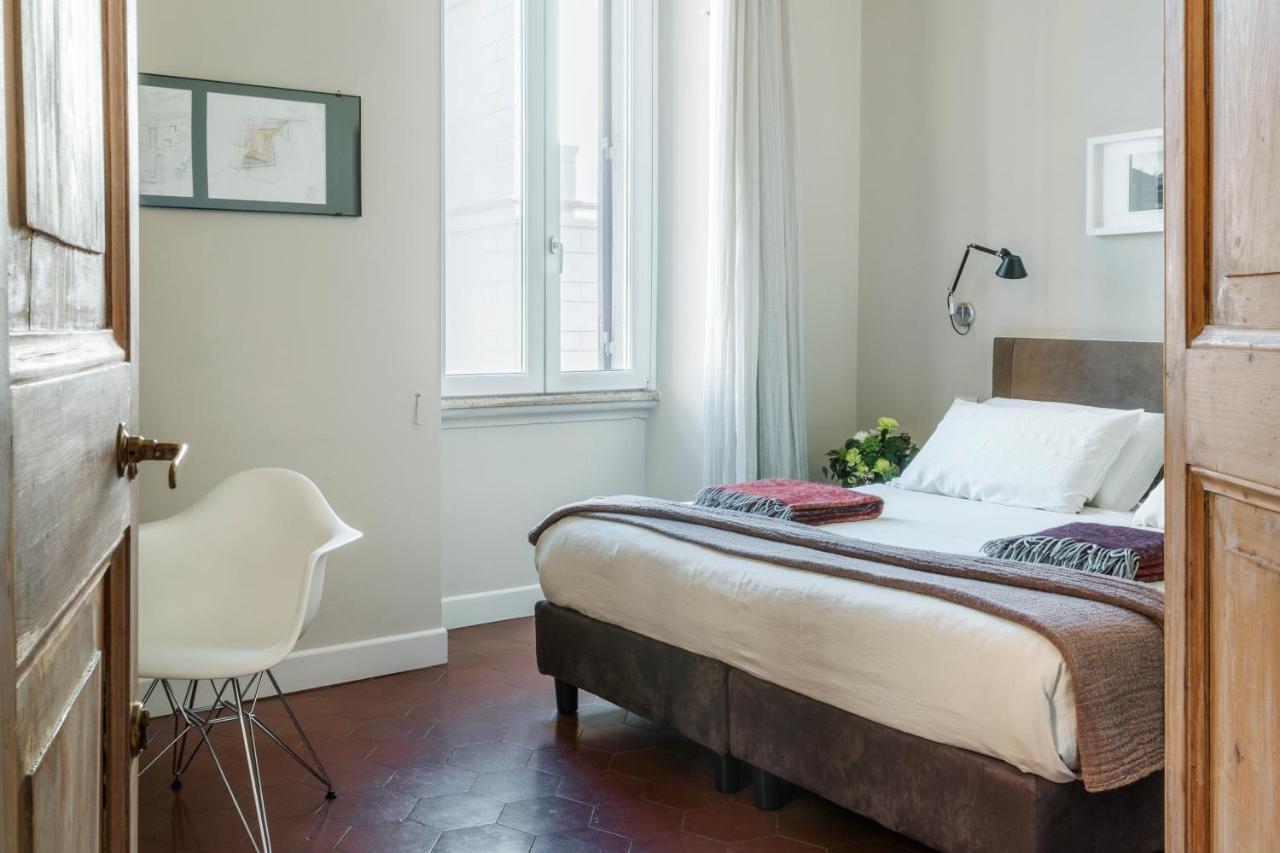 ローマ マイナヴォーナ Bed & Breakfast エクステリア 写真